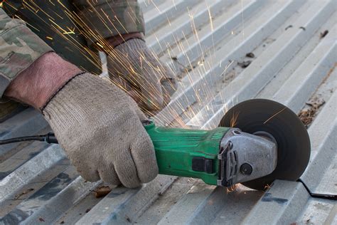 cutting steel corrugated roof panels